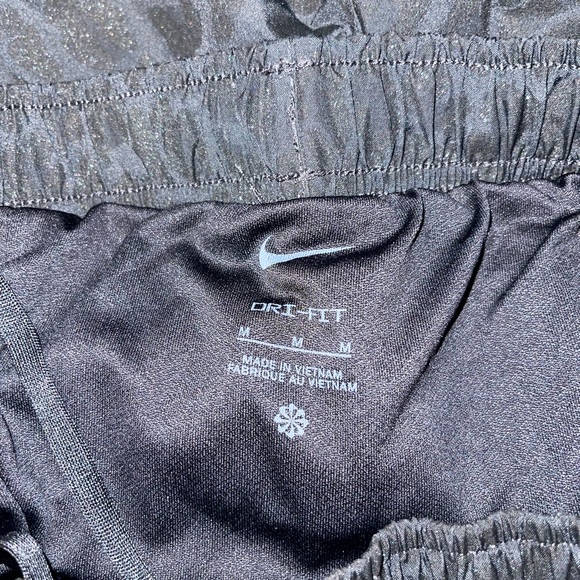 Women’s Nike Dri Fit black leopard running shortss medium - Picture 2 of 4